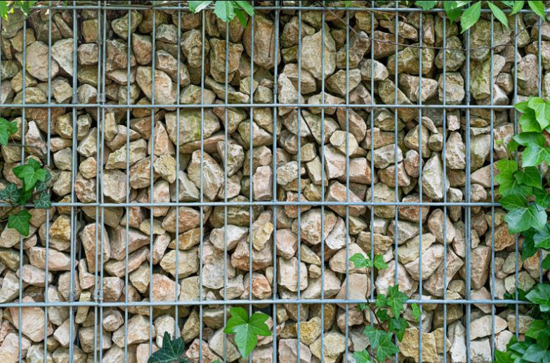 Gabionen vs. herkömmliche Gartenmauern: Ein umfassender Vergleich