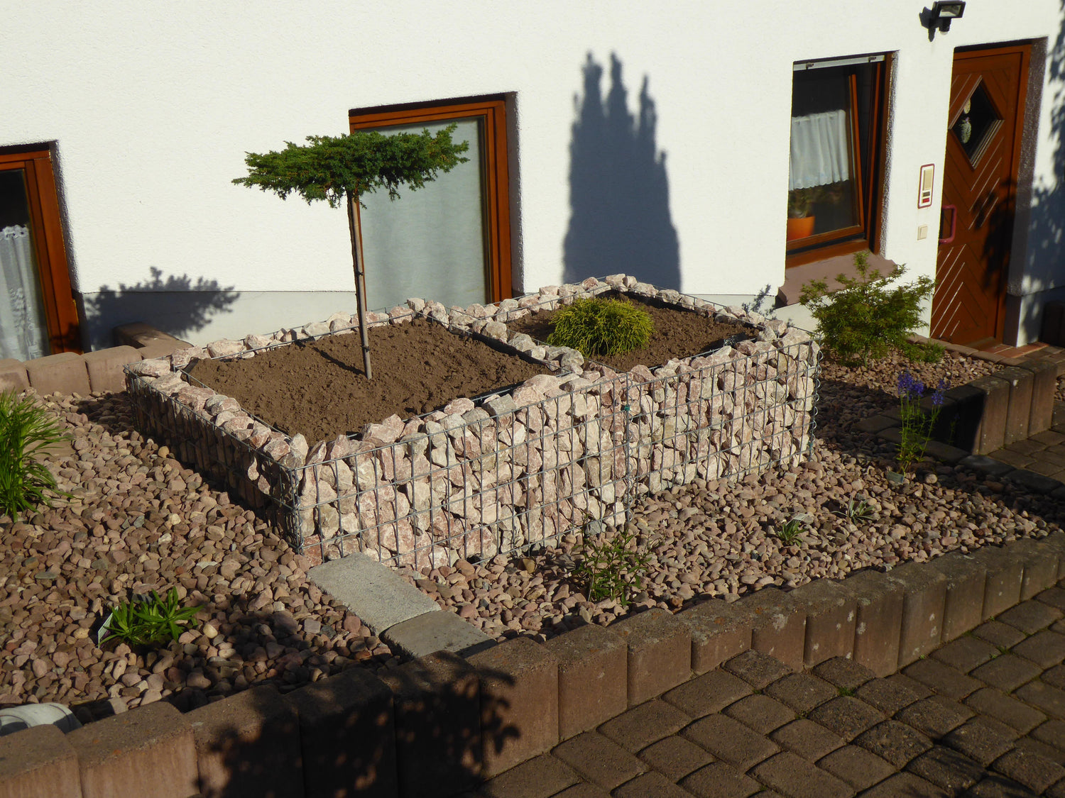 Letto rialzato in gabbioni su misura