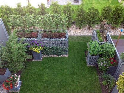 Lecho elevado rectangular 130 cm x 80 cm x 80 cm (largo x alto x fondo), malla 5 x 10 cm, espesor de pared 10 cm